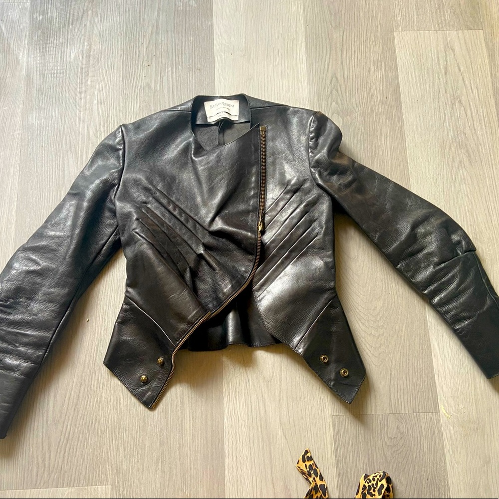 Barely wear. yves saint laurent 2008 Black Stiff 1/2 Zip Sleeve SizeF-34